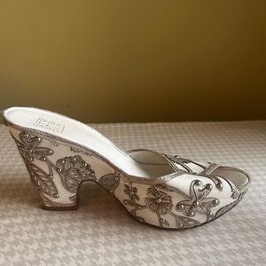 Strategia white and silver platform open toes and open heel highheels.